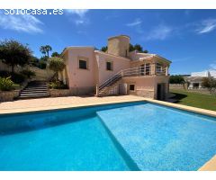 Villa Cactus. Villa de cuatro dormitorios en venta en Jávea. Toscal.