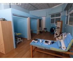 Local de 98 m2 en la zona del parque El Campet de Petrer, con fachada calle principal y a un jardín 