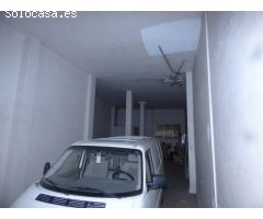 Local de 90 m2 diáfano, con un cuarto de aseo, un cierre.