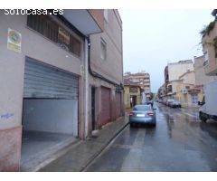 Local de 90 m2 diáfano, con un cuarto de aseo, un cierre.