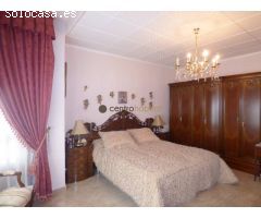 Vivienda en pleno centro de Elda totalmente reformada. Amueblada y con electrodomésticos.