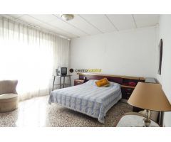 Vivienda de tres plantas en la zona de Juan Carlos I