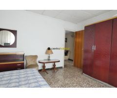 Vivienda de tres plantas en la zona de Juan Carlos I