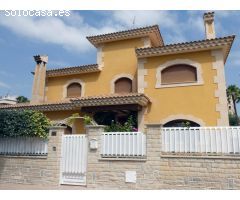 Chalet independiente en venta en calle Olivars en Petrer