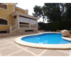 Chalet independiente en venta en calle Olivars en Petrer