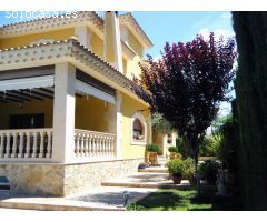 Chalet independiente en venta en calle Olivars en Petrer