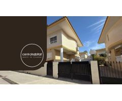 Bungalow con piscina propia en Elda (Zona club de campo)