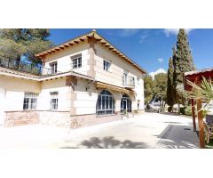 Se vende chalet exclusivo en Monóvar, zona El Ravalet.