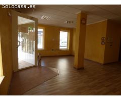 Local en esquina completamente reformado de 120 m2 distribuidos en varias estancias, en una calle mu