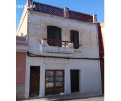 Parcela con construcción en el centro de Alfara de Patriarca.