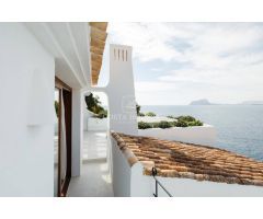 ? IBIZA VILLA FRENTE AL MAR EN MORAIRA, Costa Blanca | Exclusive SEAFRONT IBIZA VILLA in Moraira