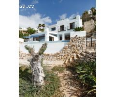 ? IBIZA VILLA FRENTE AL MAR EN MORAIRA, Costa Blanca | Exclusive SEAFRONT IBIZA VILLA in Moraira