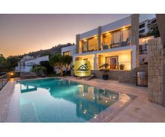 COSTA HOUSES Luxury Villas S.L ® presenta Villa Puchol - Elegancia y Vistas Panorámicas Mar en Jávea