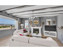 VILLA BREEZE - EXCLUSIVA VILLA CON VISTAS INCOMPARABLES AL MONTGO Y AL MAR EN JAVEA
