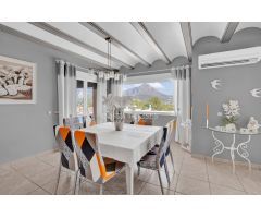 VILLA BREEZE - EXCLUSIVA VILLA CON VISTAS INCOMPARABLES AL MONTGO Y AL MAR EN JAVEA