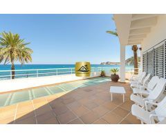 VILLA CALETA - UNA JOYA DE LUJO EN PRIMERA LÍNEA DEL MAR EN JÁVEA, COSTA BLANCA