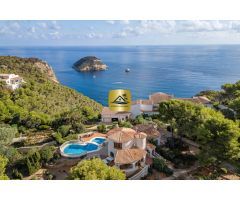 VILLA LUNA - EN VENTA CON VISTAS AL MAR Y DOBLE PARCELA DE 2500 m2 EN JAVEA, COSTA BLANCA