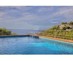 VILLA FALCOMAR - ENCANTO MEDITERRÁNEO CON VISTAS AL MAR EN JAVEA, ALICANTE