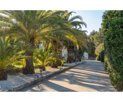 VILLA ADSUBIA JAVEA - EXCLUSIVA CON AMPLIA PARCELA, VISTAS A LA NATURALEZA Y CASA PARA INVITADOS