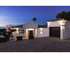 VILLA AVELLANA - LUJO MODERNO CON VISTAS ESPECTACULARES AL MAR EN DENIA, ALICANTE