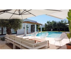 Villa Blanca - Exclusividad Mediterránea a Escasos Metros del Mar en Las Rotas, Dénia Alicante