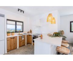 VILLA BLANCA – ELEGANCIA IBICENCA CON VISTAS AL MAR EN JAVEA, ALICANTE COSTA BLANCA
