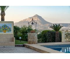 VENTA CHALET MEDITERRANEO CON VISTAS PANORAMICAS A LA BAHIA DE JAVEA Y EL MAR