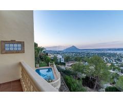 VENTA CHALET MEDITERRANEO CON VISTAS PANORAMICAS A LA BAHIA DE JAVEA Y EL MAR