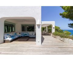 VILLA IBIZENCA DE LUJO CON VISTAS AL MAR EN VENTA EN DENIA, LAS ROTAS