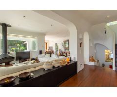 VILLA IBIZENCA DE LUJO CON VISTAS AL MAR EN VENTA EN DENIA, LAS ROTAS