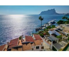 PROPIEDAD EN PRIMERA LINEA EN BENISSA, CON VISTAS AL MAR Y ACCESO PRIVADO AL PASEO ECOLÓGICO
