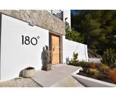 VILLA CONTEMPORÁNEA CON VISTAS PANORÁMICAS AL MAR EN BENIMEIT, MORAIRA
