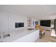 VILLA CONTEMPORÁNEA CON VISTAS PANORÁMICAS AL MAR EN BENIMEIT, MORAIRA