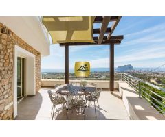 VILLA DE ESTILO MEDITERRÁNEO CON VISTAS AL MAR EN BENISSA EN VENTA