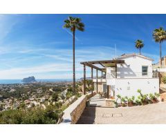 VILLA DE ESTILO MEDITERRÁNEO CON VISTAS AL MAR EN BENISSA EN VENTA