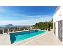 VILLA DE ESTILO MEDITERRÁNEO CON VISTAS AL MAR EN BENISSA EN VENTA