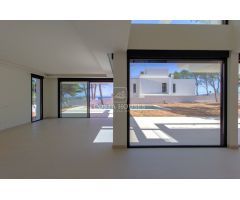 VILLA LAS ROTAS · VILLA DE LUJO TERMINADA A SOLO 50 METROS DEL MAR EN DÉNIA ALICANTE