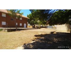 ALQUILER CHALET CON 1800M DE PARCELA