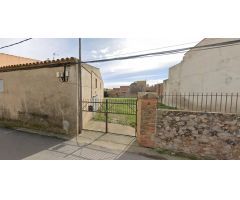 Oportunidad para reformar en parcela con muchas posibilidades!