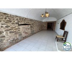 ¡Pintoresca Casa en Venta en Vilajuiga!