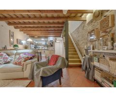 Encantadora Casa Aparejada en el Núcleo Urbano de Sant Pere Pescador.