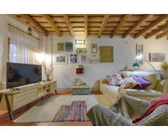 Encantadora Casa Aparejada en el Núcleo Urbano de Sant Pere Pescador.