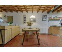Encantadora Casa Aparejada en el Núcleo Urbano de Sant Pere Pescador.