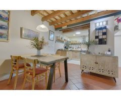 Encantadora Casa Aparejada en el Núcleo Urbano de Sant Pere Pescador.