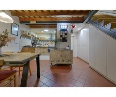 Encantadora Casa Aparejada en el Núcleo Urbano de Sant Pere Pescador.