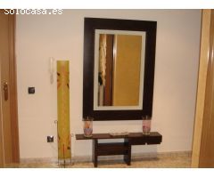 Adosado grande en el centro, gran terraza, 2 balcones, cochera cerrada, comedor, cocina, 4 dorm,