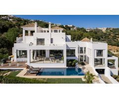 Marbella- Moderna Villa con vistas panorámicas al Mar, Gibraltar y Norte de Africa