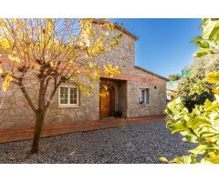 PRECIOSA CASA CON JARDÍN, ÁRBOLES FRUTALES Y UN PEQUEÑO BOSQUE PRIVADO!