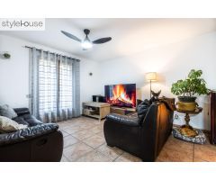 CASA CON PISCINA EN VACARISSAS