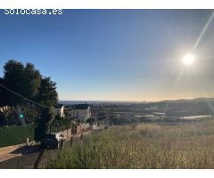 Terreno para construir 4 casas adosadas con vistas a mar.